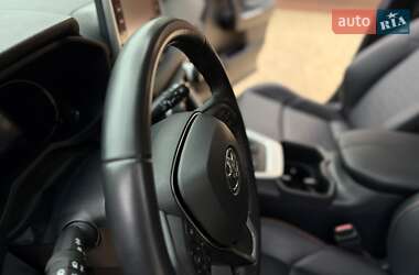 Позашляховик / Кросовер Toyota RAV4 2021 в 