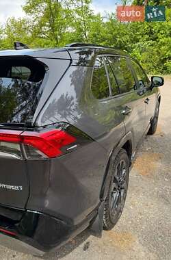 Внедорожник / Кроссовер Toyota RAV4 2024 в 