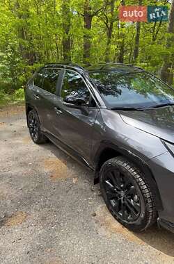 Внедорожник / Кроссовер Toyota RAV4 2024 в 