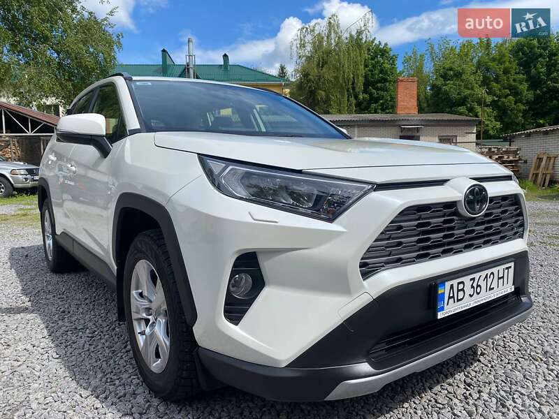 Внедорожник / Кроссовер Toyota RAV4 2020 в 