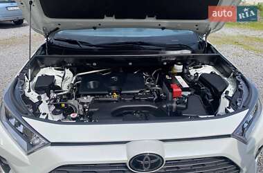 Внедорожник / Кроссовер Toyota RAV4 2020 в 