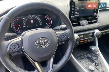 Внедорожник / Кроссовер Toyota RAV4 2020 в 