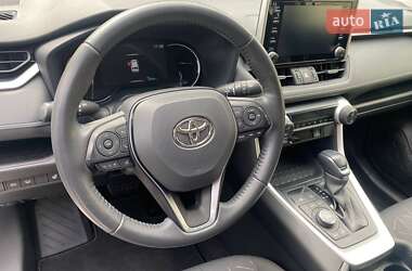 Внедорожник / Кроссовер Toyota RAV4 2020 в 