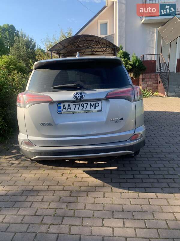 Позашляховик / Кросовер Toyota RAV4 2016 в Києві