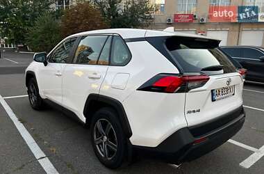 Внедорожник / Кроссовер Toyota RAV4 2019 в 