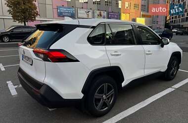 Внедорожник / Кроссовер Toyota RAV4 2019 в 