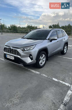Позашляховик / Кросовер Toyota RAV4 2020 в 