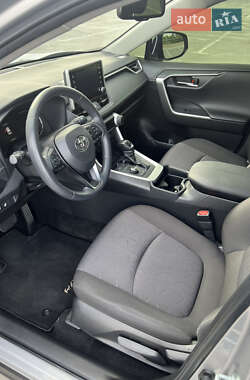 Позашляховик / Кросовер Toyota RAV4 2020 в 
