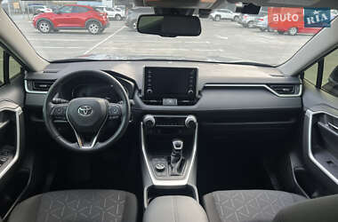 Позашляховик / Кросовер Toyota RAV4 2020 в 