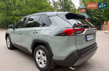 Позашляховик / Кросовер Toyota RAV4 2019 в 