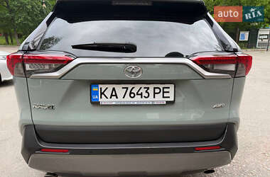 Позашляховик / Кросовер Toyota RAV4 2019 в 