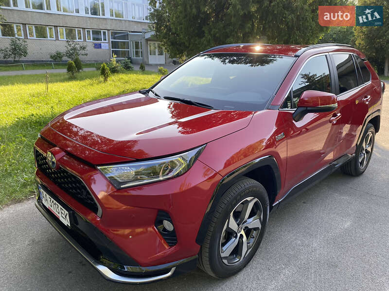 Позашляховик / Кросовер Toyota RAV4 2021 в 
