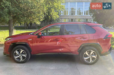 Позашляховик / Кросовер Toyota RAV4 2021 в 