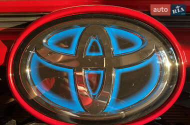 Позашляховик / Кросовер Toyota RAV4 2021 в 