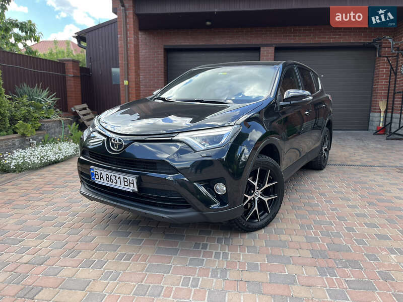 Внедорожник / Кроссовер Toyota RAV4 2016 в Кропивницком