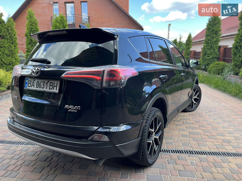 Внедорожник / Кроссовер Toyota RAV4 2016 в Кропивницком