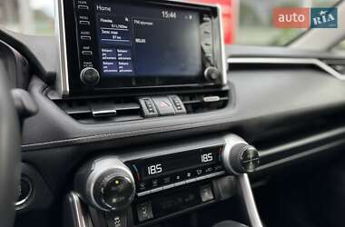 Внедорожник / Кроссовер Toyota RAV4 2022 в 