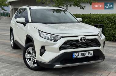 Внедорожник / Кроссовер Toyota RAV4 2019 в Киеве
