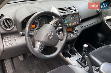 Внедорожник / Кроссовер Toyota RAV4 2011 в 