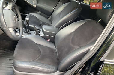 Внедорожник / Кроссовер Toyota RAV4 2011 в 