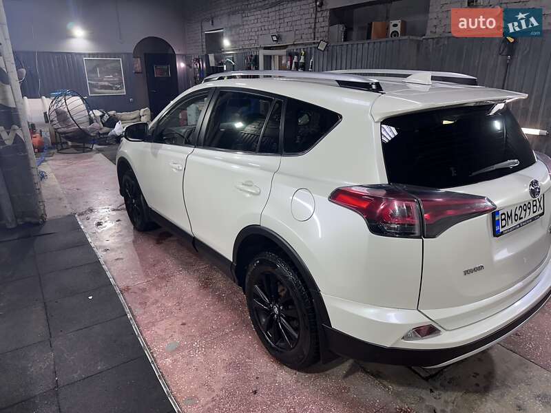 Позашляховик / Кросовер Toyota RAV4 2015 в Сумах