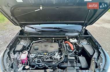 Позашляховик / Кросовер Toyota RAV4 2020 в 