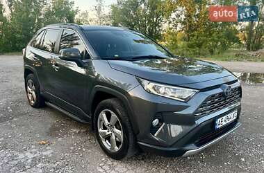 Позашляховик / Кросовер Toyota RAV4 2020 в 