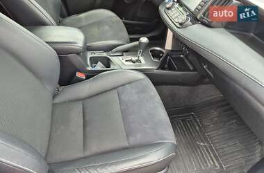 Позашляховик / Кросовер Toyota RAV4 2018 в 
