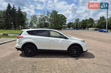 Позашляховик / Кросовер Toyota RAV4 2018 в 
