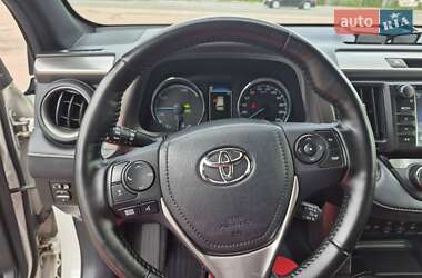 Позашляховик / Кросовер Toyota RAV4 2018 в 