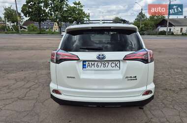 Позашляховик / Кросовер Toyota RAV4 2018 в 