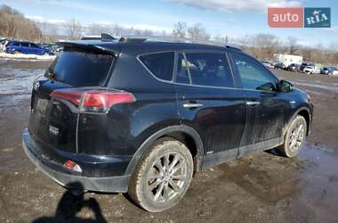 Внедорожник / Кроссовер Toyota RAV4 2015 в 