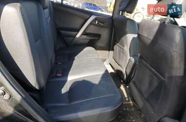 Внедорожник / Кроссовер Toyota RAV4 2015 в 
