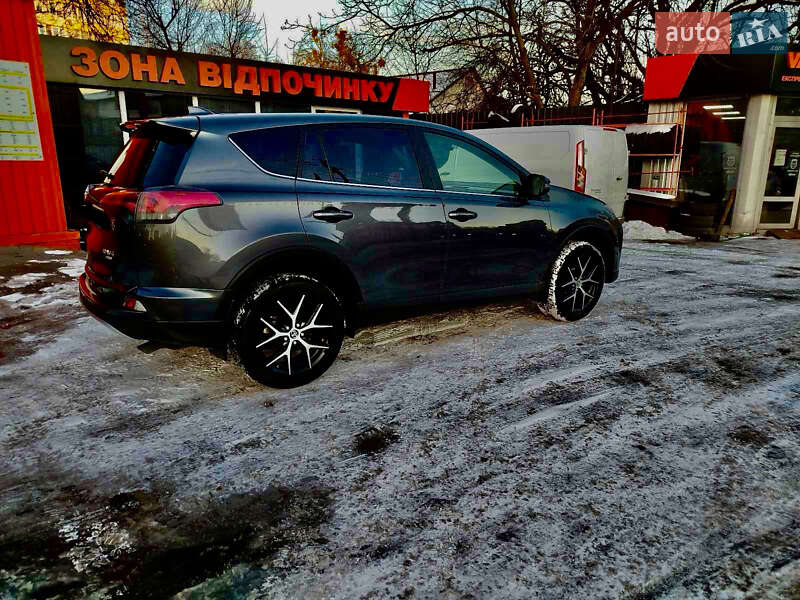 Позашляховик / Кросовер Toyota RAV4 2017 в Києві