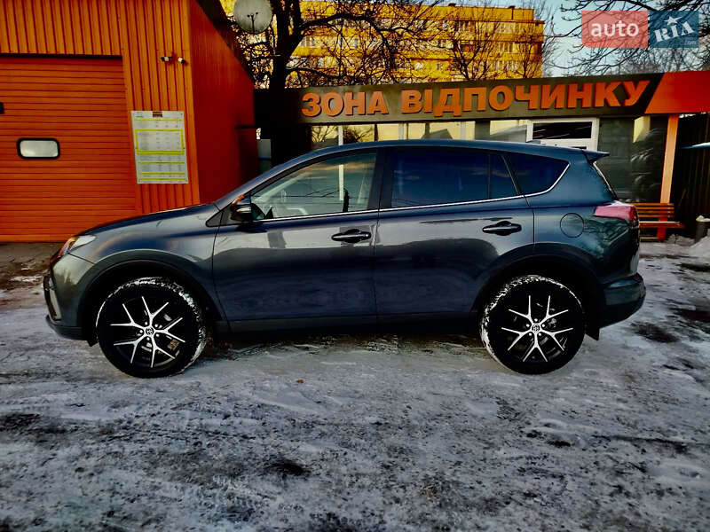 Позашляховик / Кросовер Toyota RAV4 2017 в Києві