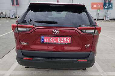 Позашляховик / Кросовер Toyota RAV4 2020 в 