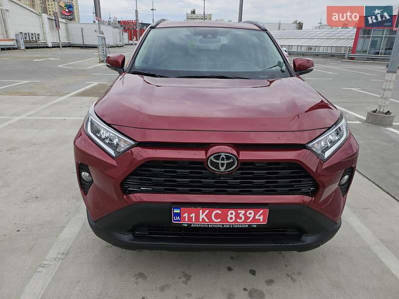 Позашляховик / Кросовер Toyota RAV4 2020 в 