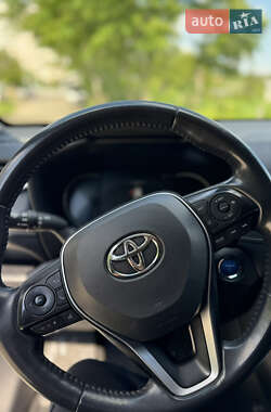 Позашляховик / Кросовер Toyota RAV4 2019 в 