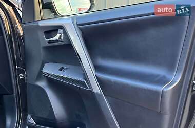 Внедорожник / Кроссовер Toyota RAV4 2014 в 