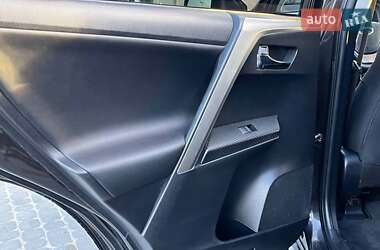 Внедорожник / Кроссовер Toyota RAV4 2014 в 