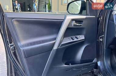 Внедорожник / Кроссовер Toyota RAV4 2014 в 