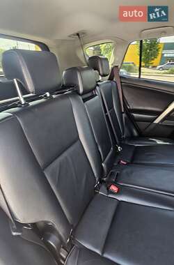 Внедорожник / Кроссовер Toyota RAV4 2013 в 
