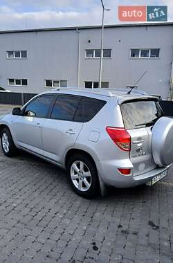 Позашляховик / Кросовер Toyota RAV4 2008 в 