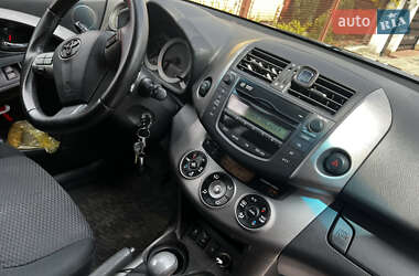 Внедорожник / Кроссовер Toyota RAV4 2010 в 
