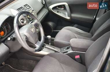 Позашляховик / Кросовер Toyota RAV4 2010 в 