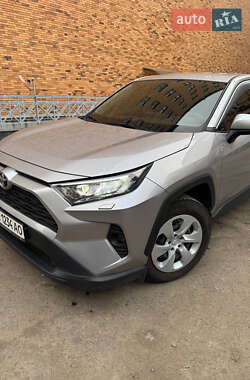 Внедорожник / Кроссовер Toyota RAV4 2020 в 