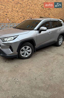 Внедорожник / Кроссовер Toyota RAV4 2020 в 