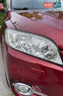 Внедорожник / Кроссовер Toyota RAV4 2010 в 