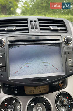 Внедорожник / Кроссовер Toyota RAV4 2010 в 