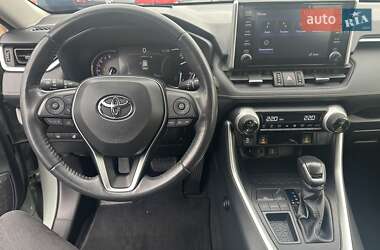 Внедорожник / Кроссовер Toyota RAV4 2019 в 